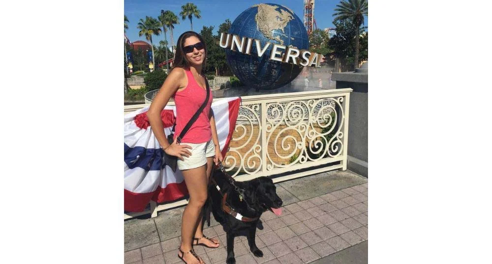 Mel e sua cão-guia Hilary já viajaram juntas para várias partes do mundo