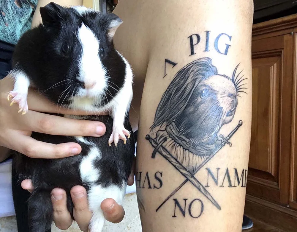Essa é uma das tatuagens que a Beatriz tem da Arya Stark, sua porquinho da Índia