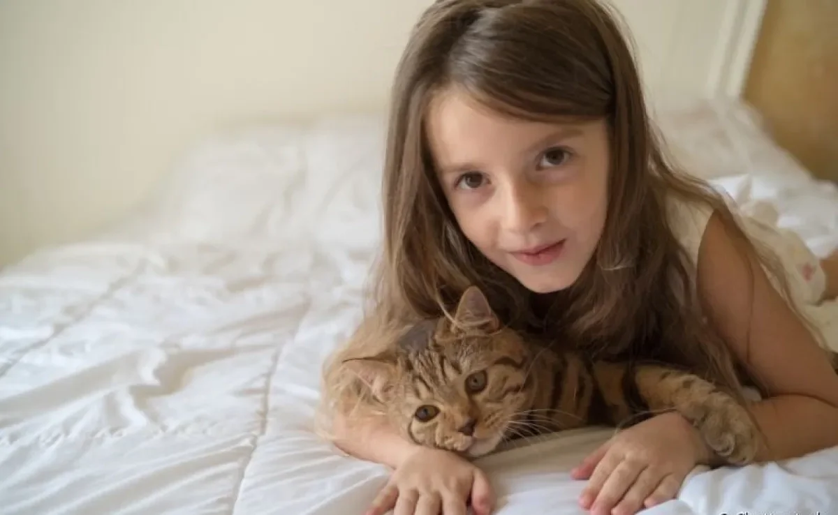  Gatos e crianças podem ter uma ótima relação. Confira as melhores raças para conviver com os pequenos! 