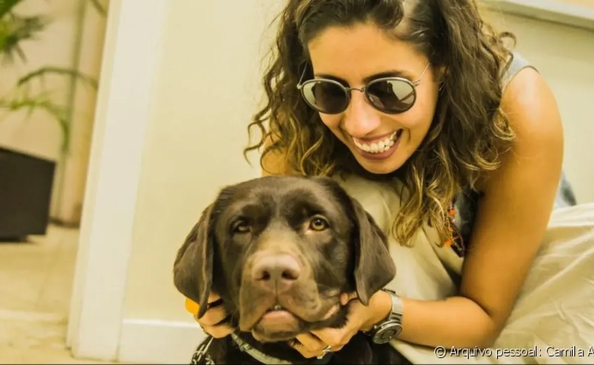 Cão-guia: conheça a história da Camila e do Astor