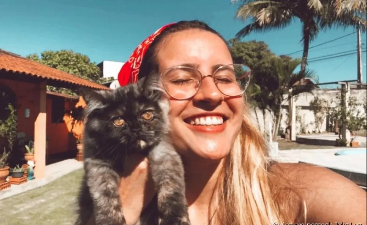 A gatinha Fifi tem ajudado bastante a mudar a vida da sua tutora, diagnosticada com depressão em 2017