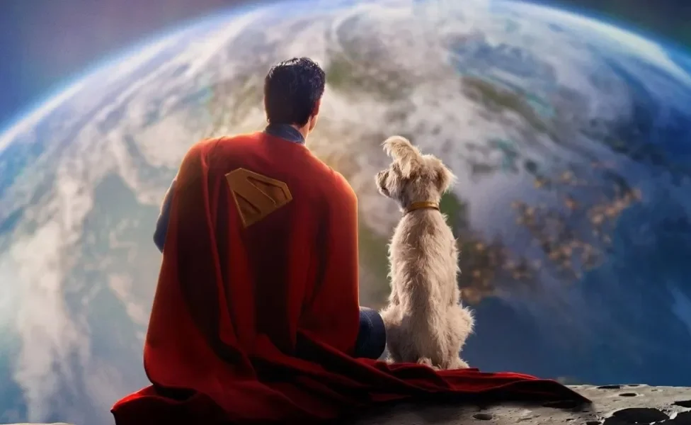 Superman e Krypto de costas olhando para o planeta Terra