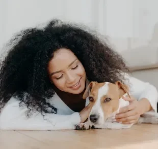 Conviver com um cachorro pode impactar diretamente nas características do tutor