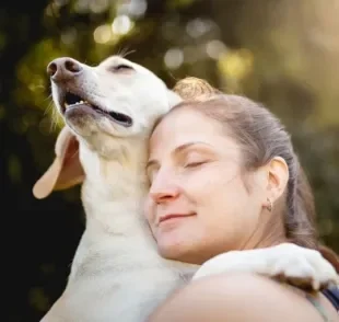 Não é difícil ter um cão terapeuta em casa! A presença de animais de estimação ajuda muito a saúde mental